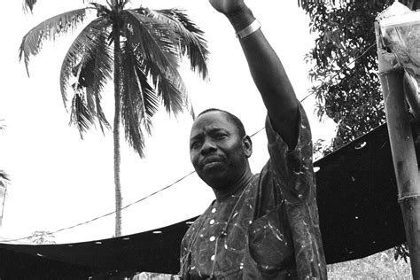 La Ribellione di Ogoni: Una lotta per la giustizia ambientale guidata da Ken Saro-Wiwa